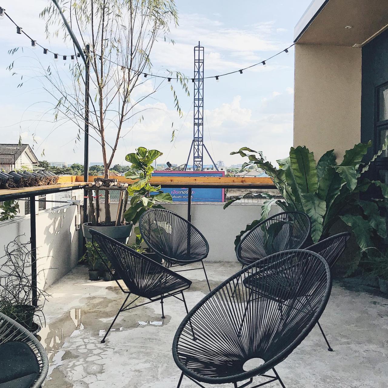 Beige Poshtels + Netflix Vandrehjem Bangkok Eksteriør billede