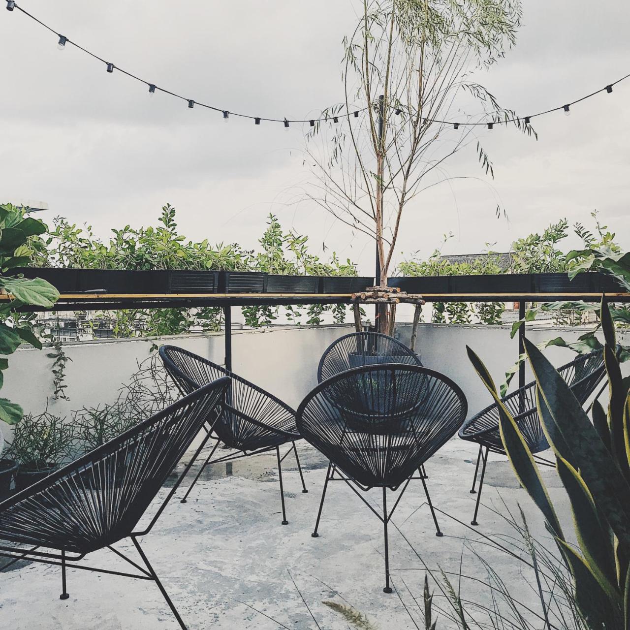 Beige Poshtels + Netflix Vandrehjem Bangkok Eksteriør billede