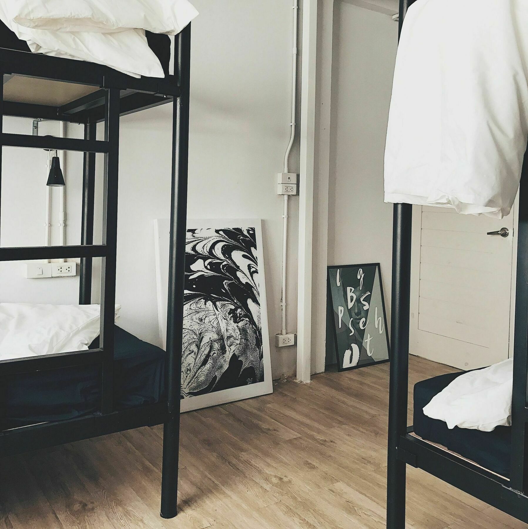 Beige Poshtels + Netflix Vandrehjem Bangkok Eksteriør billede